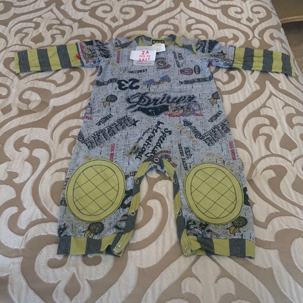 Zaza Baby Boy -1piece -car themed.Gray/Green-Size 18 mths.Snap fastening